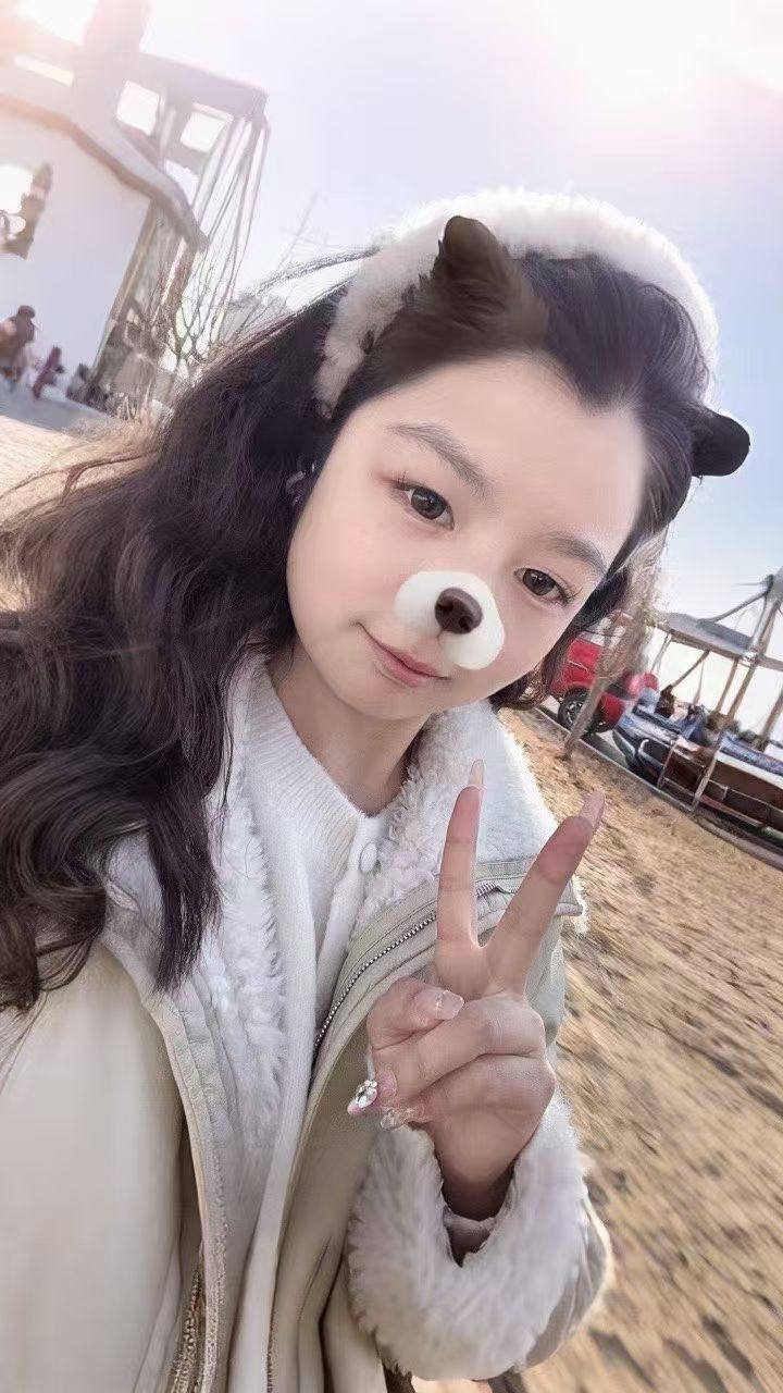 河北 邢台威县 18岁 159cm 89 A杯 学生 粘人瘦可爱点 抽烟纹身:无 SM:可 无套:可 口交:可 过夜:否 同居:否 可飞:否 价格:2 特点:粘人瘦可爱点