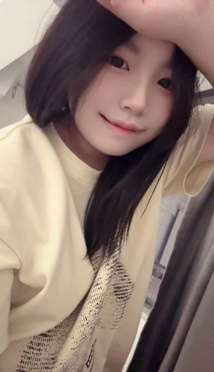 湖南 长沙 18岁 158cm 120 C杯 无工作 冰火两重天 抽烟纹身:无 SM:轻度 无套:可 口交:可 过夜:可 同居:可 可飞:能 价格:6 特点:冰火两重天