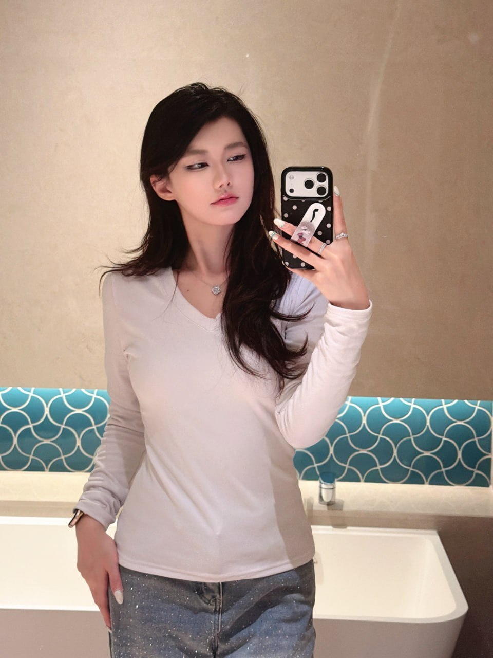 广东 潮汕 22岁 168cm 100 B杯 学生 知性,听话,温柔,有情绪价值,活还可以 SM:否 无套:可 口交:可 过夜:可 同居:可 可飞:可 价格:10 特点:知性,听话,温柔,有情绪价值,活还可以