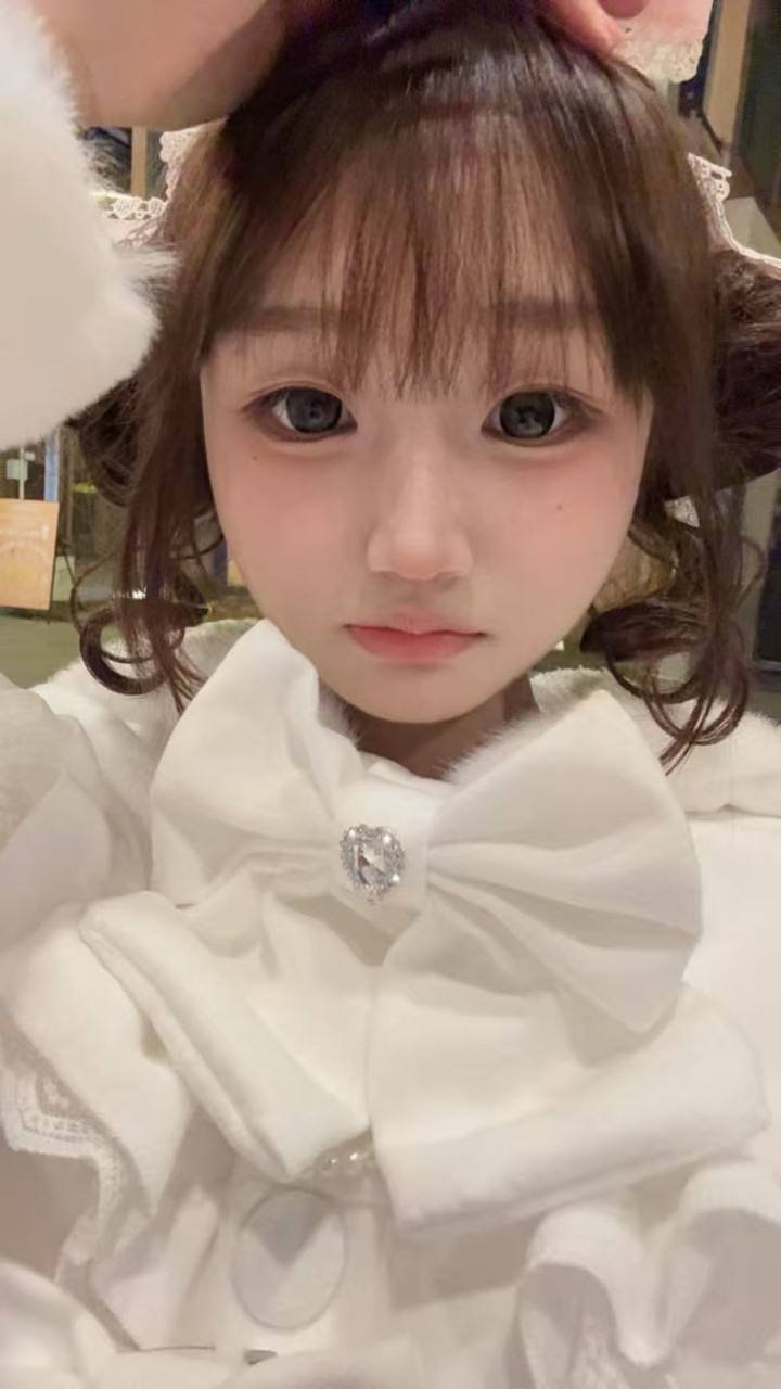 江西 上饶 18岁 157cm 83 A杯 性格活泼开朗 能提供情绪价值 抽烟纹身:无 SM:是 无套:否 口交:可 过夜:可 同居:否 可飞:可 价格:6 特点:性格活泼开朗 能提供情绪价值