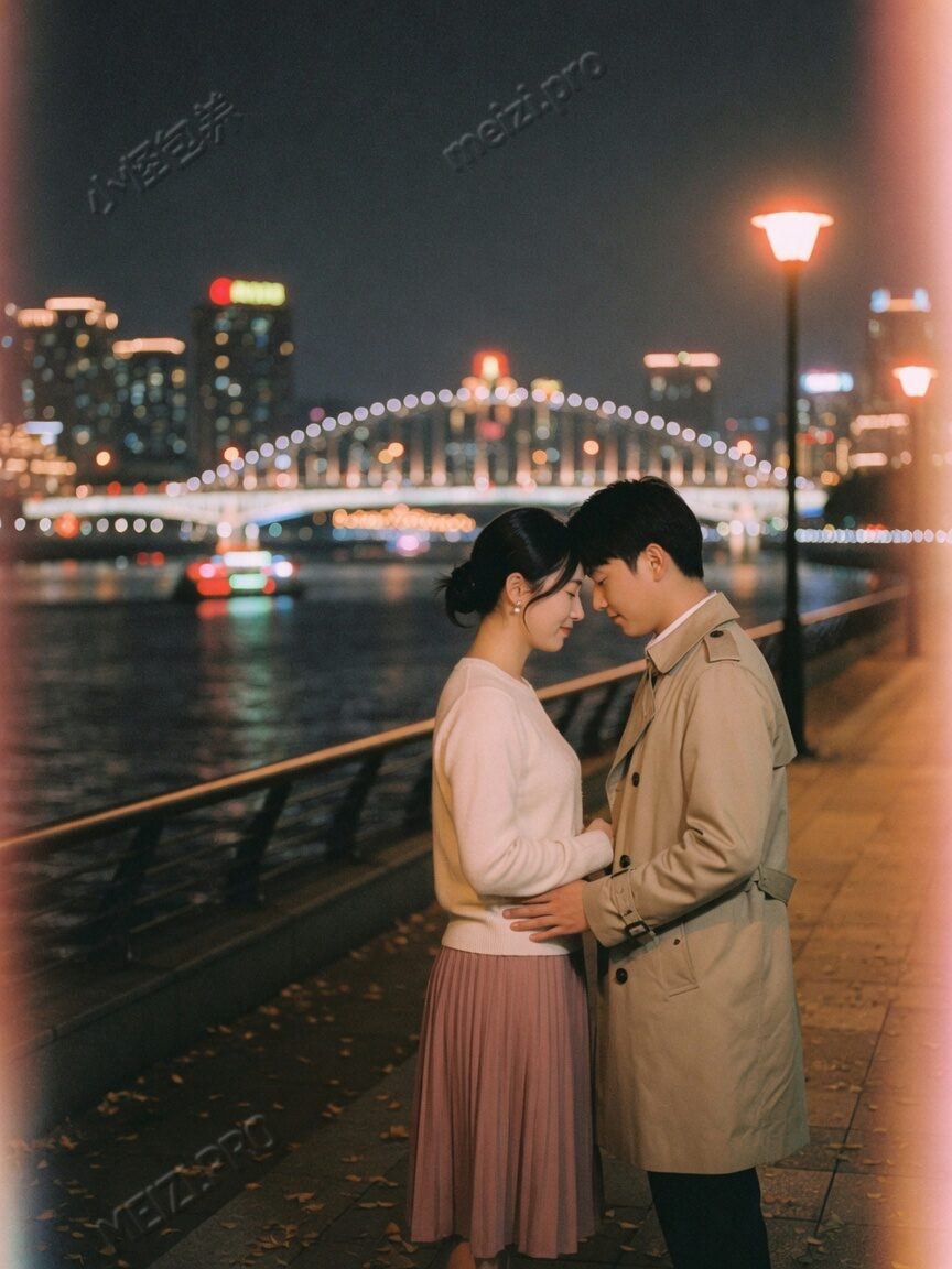 江边额头相抵,安静陪伴