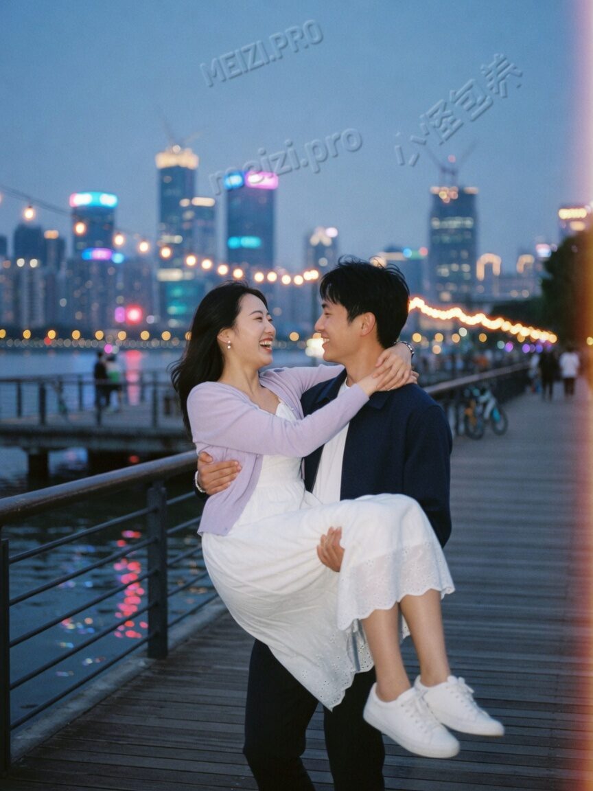滨江步道公主抱的情侣pose