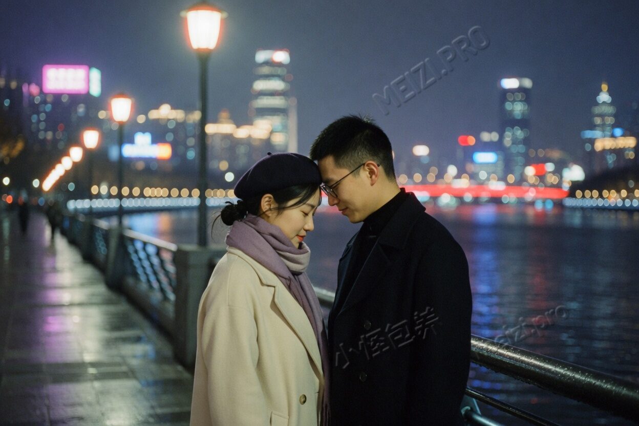 文静女生商场中庭侧脸走路