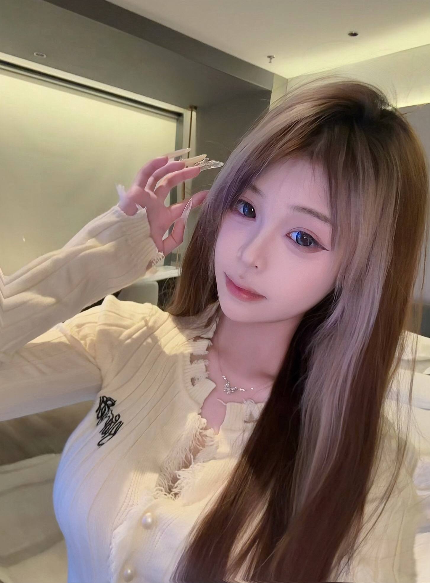 广东 广州 18岁 160cm 41 C杯 学生 听话配合度高,有耐心 抽烟纹身:无 SM:轻微 无套:可 口交:可 过夜:可 同居:可 可飞:可 价格:12 特点:听话配合度高,有耐心