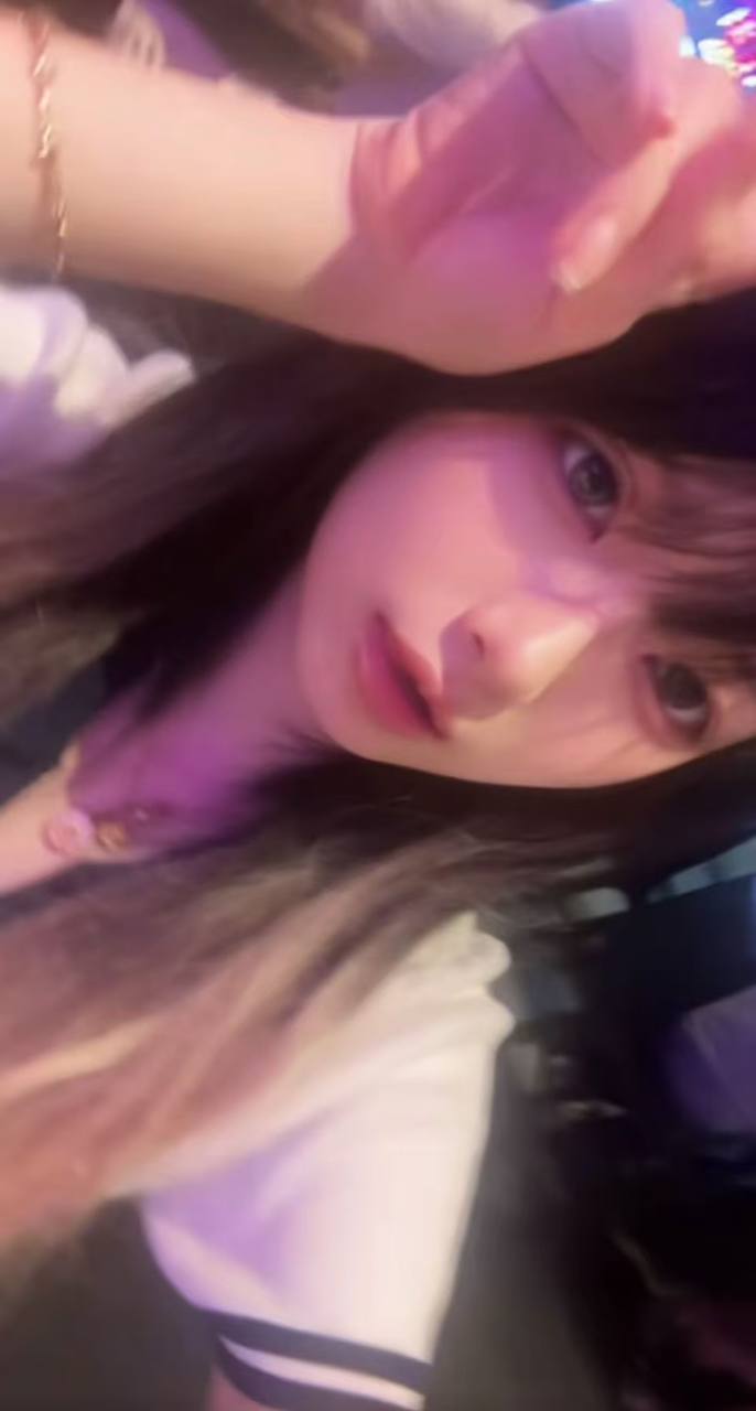 广东 汕头 18岁 158cm 72 啃老 情绪价值直接拉满 可以给老板一个人生体验 小小一只的可以抱起来搞 体验幼女还有养孩子的感觉 会唱会画还会舞 抽烟纹身:无 SM:是 无套:否 口交:可 过夜:可 同居:可 可飞:可 有护照 异地伴游可以 价格:10 特点:情绪价值直接拉满 可以给老板一个人生体验 小小一只的可以抱起来搞 体验幼女还有养孩子的感觉 会唱会画还会舞