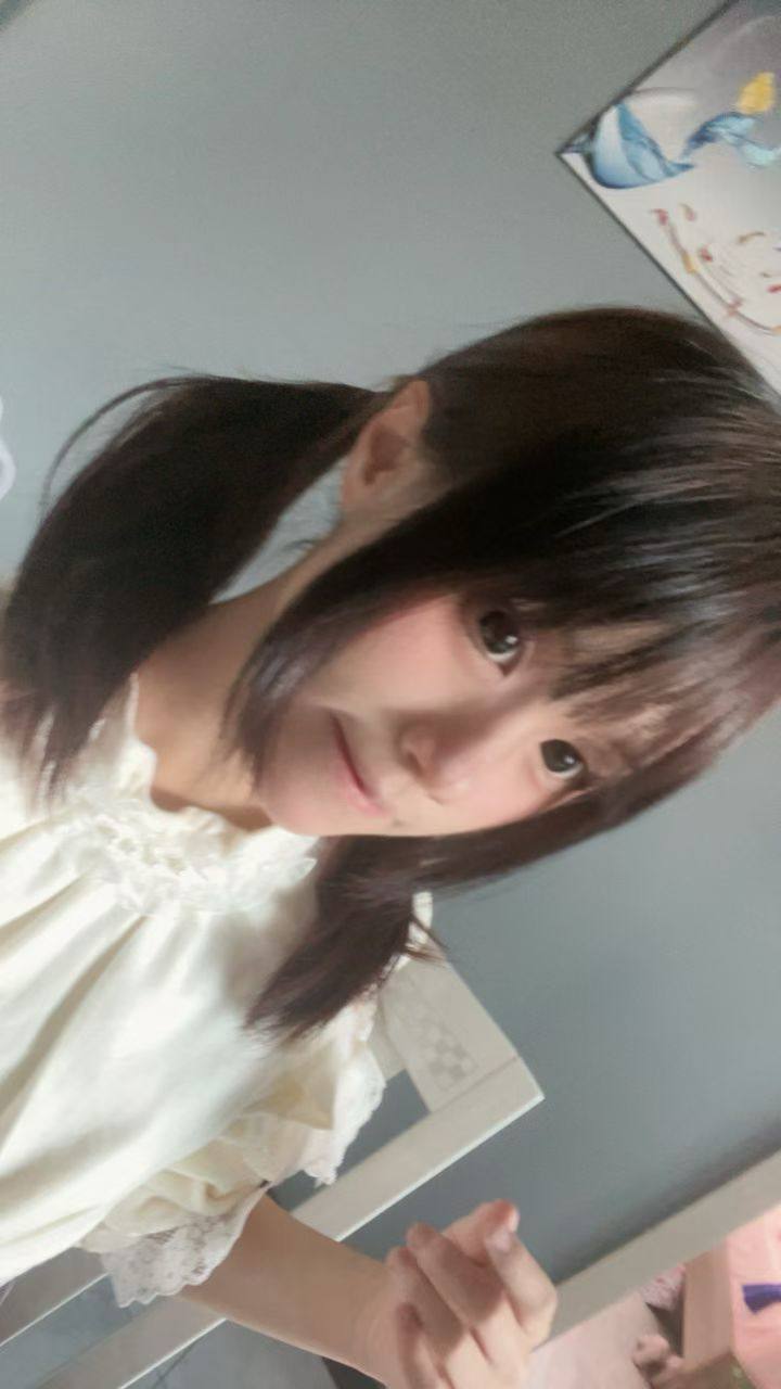 云南 临沧 18岁 158cm 79.4 A杯 学生 不会干涉你的私人生活,不吵不闹 抽烟纹身:无 SM:是 无套:可 口交:可 过夜:可 同居:可 可飞:周边可 价格:7 特点:不会干涉你的私人生活,不吵不闹
