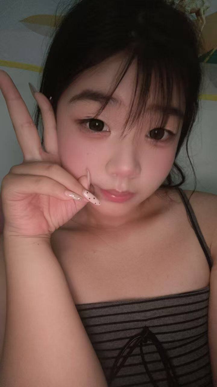 山东 济南 18岁 168cm 130 B杯 无 无 抽烟纹身:无 SM:是 无套:可 口交:可 过夜:否 同居:否 可飞:否 价格:2 特点:无