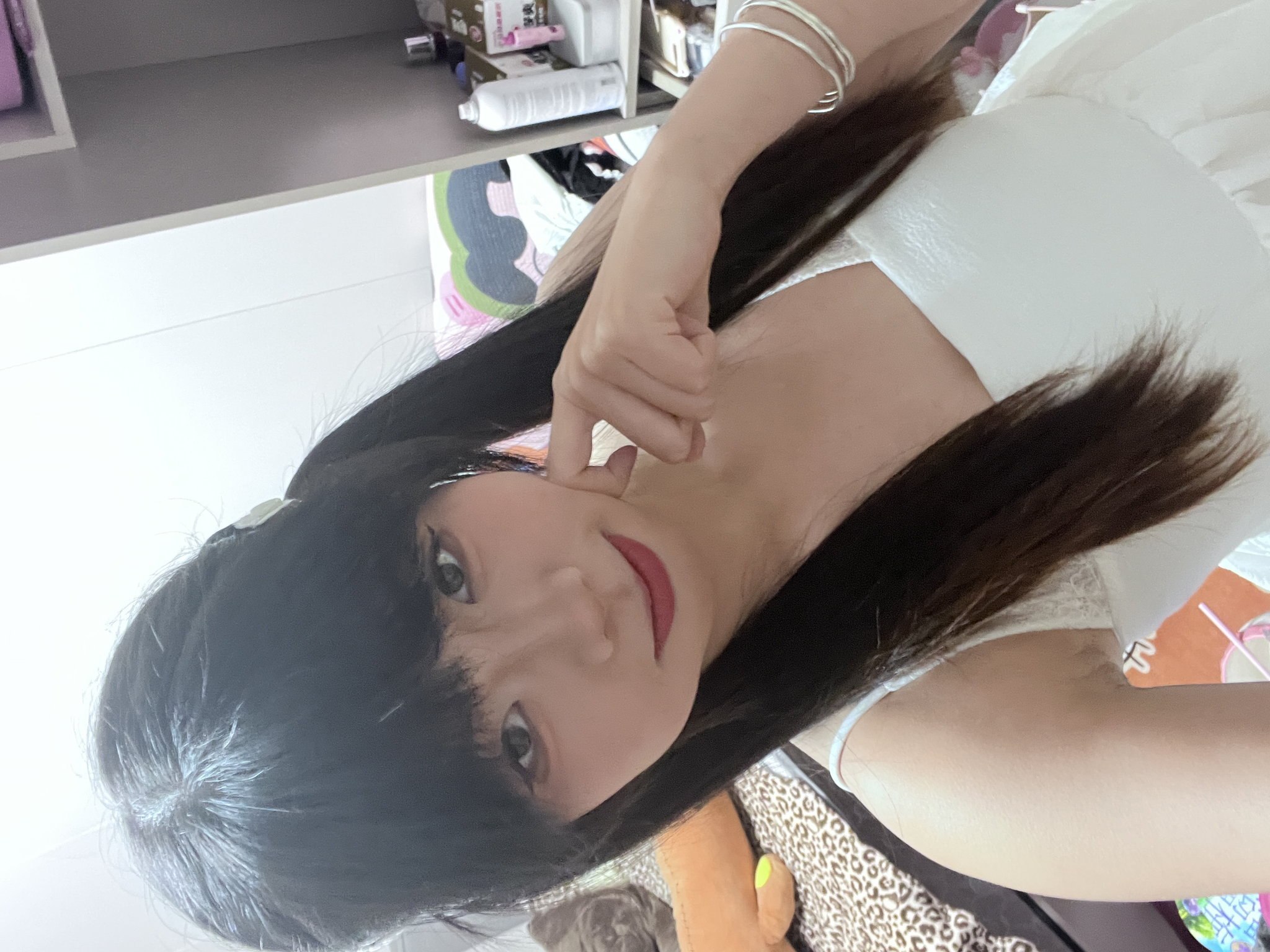 广东 深圳 23岁 160cm 90 B杯 上班 叫声好听 水多 活好 会夹八爪鱼 可口 SM放得开 喜欢板板来调教 敏感体 易高潮 超多水 抽烟纹身:无 SM:是 无套:可 口交:可 过夜:可 同居:可 可飞:可 价格:5 特点:叫声好听 水多 活好 会夹八爪鱼 可口 SM放得开 喜欢板板来调教 敏感体 易高潮 超多水