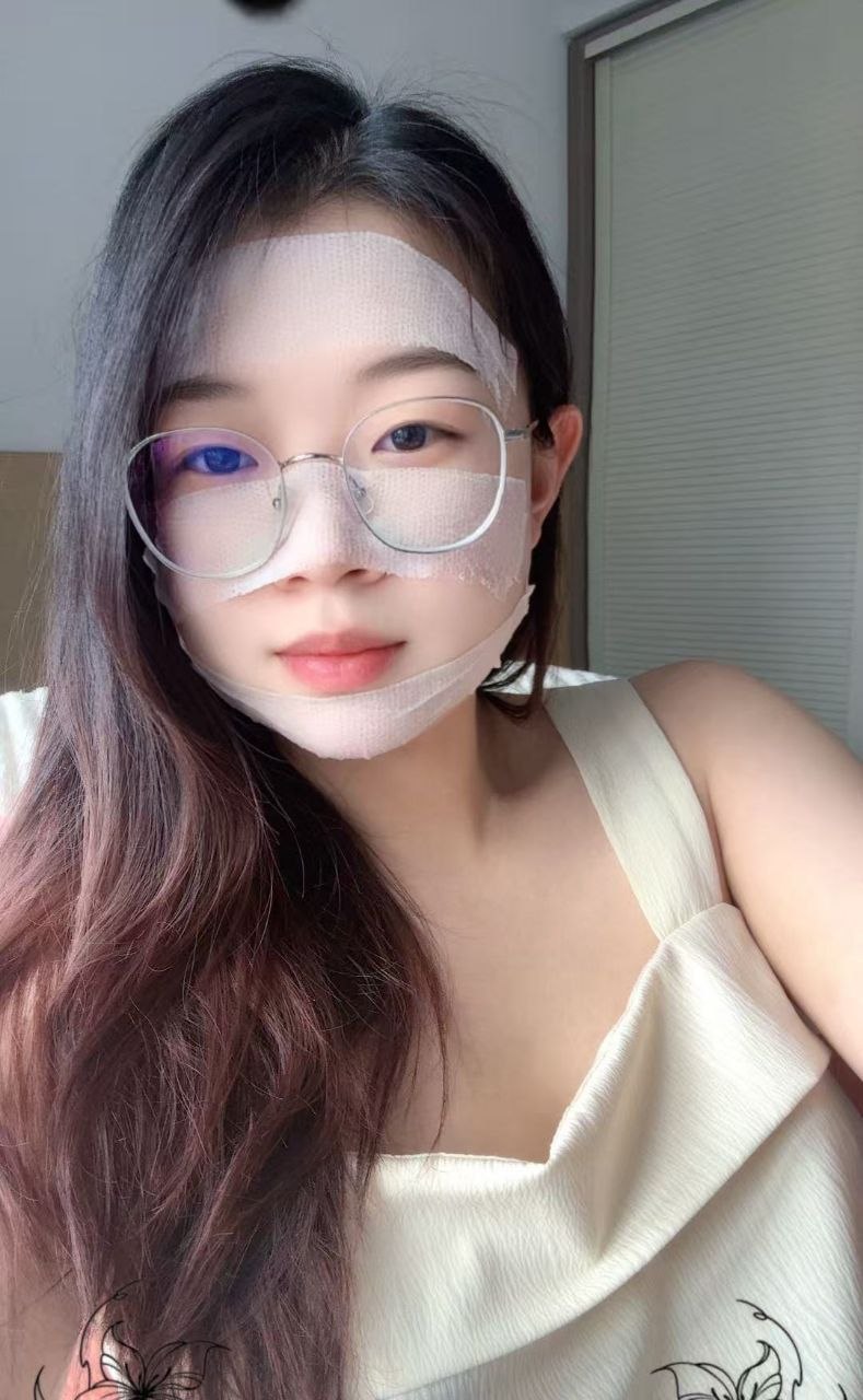 江苏 苏州 27岁 161cm 55 B杯 工作 性格开朗,温柔女友风! 抽烟纹身:无 SM:否 无套:否 口交:可 过夜:可 可飞:苏州周边可以 价格:5 特点:性格开朗,温柔女友风!