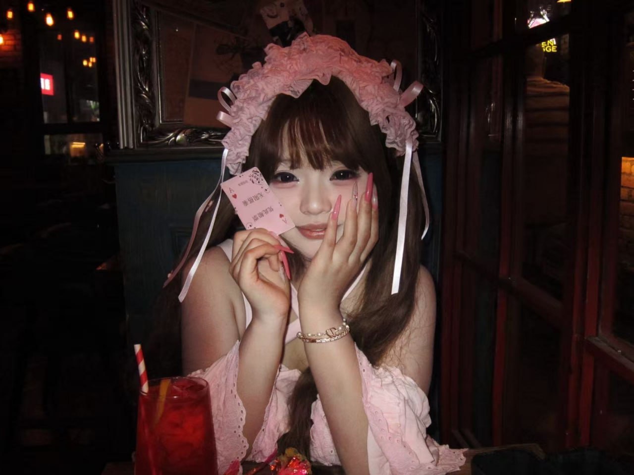 陕西 西安 20岁 157cm 90 B杯 学生 肉感萝莉,听话乖巧,柔韧度好,情绪价值高 抽烟纹身:无 SM:是 无套:可 口交:可 过夜:可 同居:否 可飞:可 价格:4/7/9 特点:肉感萝莉,听话乖巧,柔韧度好,情绪价值高