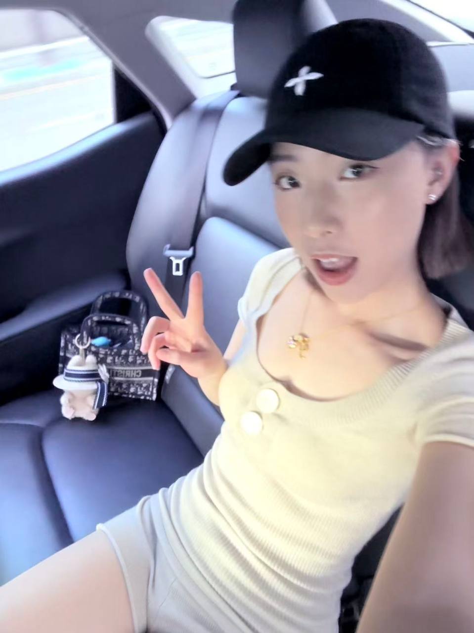 广东 深圳 26岁 160cm 47 A杯 文员 清雅别致,灵气逼人,顾盼生辉,妙曼多姿,丽质天成,待解锁无限乐趣 抽烟纹身:无 SM:是 无套:可 口交:可 过夜:可 同居:否 可飞:否 价格:4/8 特点:清雅别致,灵气逼人,顾盼生辉,妙曼多姿,丽质天成,待解锁无限乐趣
