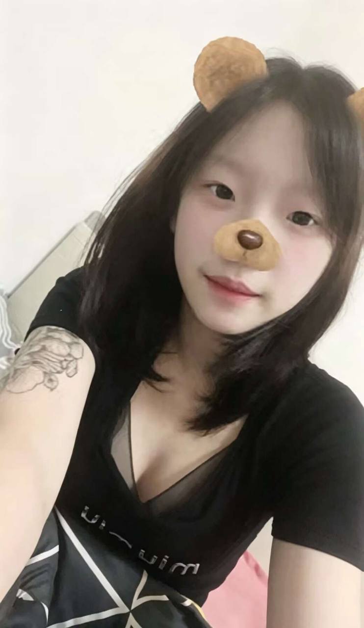 河南 安阳 18岁 165cm 96 B杯 无 大 抽烟纹身:有纹身 SM:是 无套:可 口交:可 过夜:可 同居:可 可飞:否 价格:1.5 特点:大