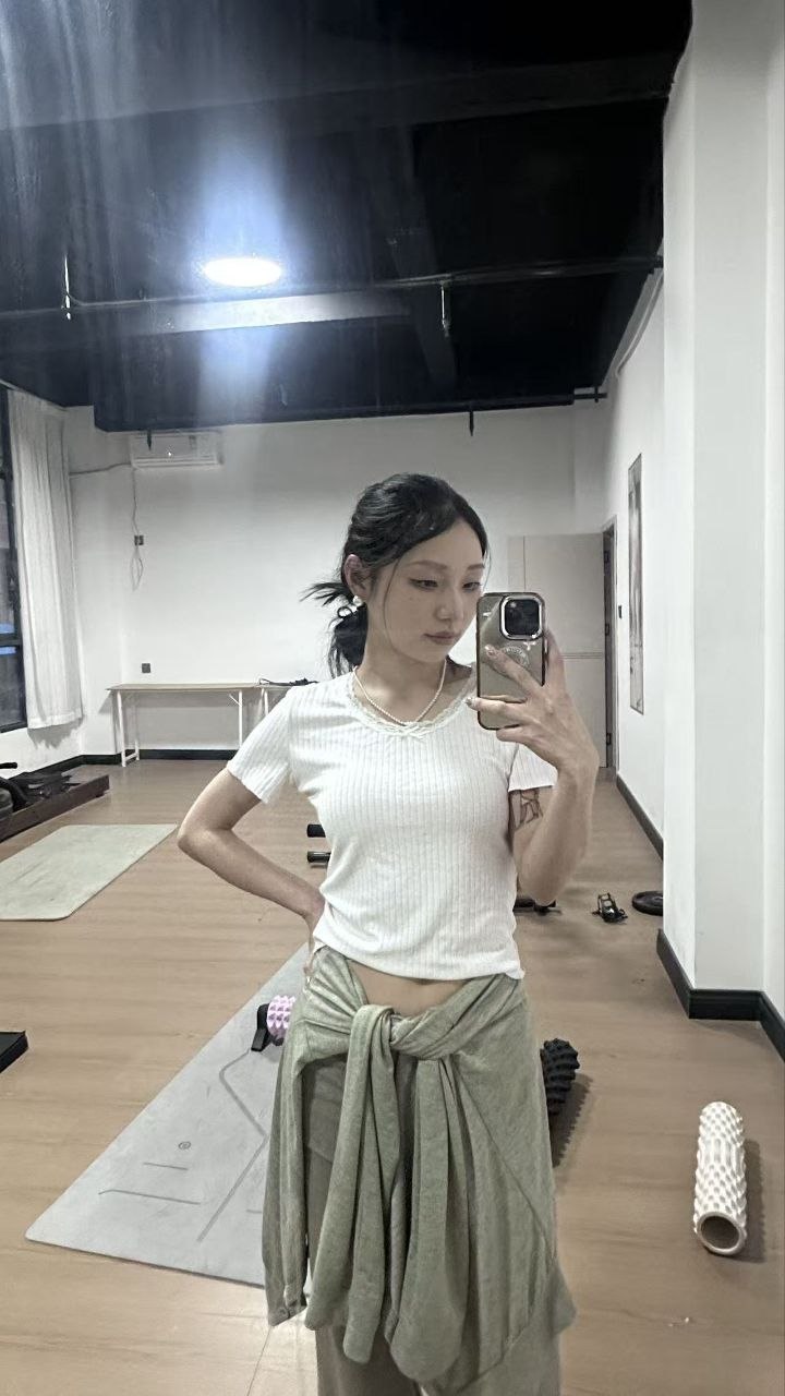 甘肃 陇南 24岁 160cm 42 B杯 自由职业 会唱歌,梨形屁股大,反差大,配合度好,敏感体质,床上性感尤物热情回应,知趣浪漫贴心陪伴 抽烟纹身:不抽烟有纹身 SM:否 无套:否 口交:可 过夜:可 同居:否 可飞:可 价格:5/10 特点:会唱歌,梨形屁股大,反差大,配合度好,敏感体质,床上性感尤物热情回应,知趣浪漫贴心陪伴