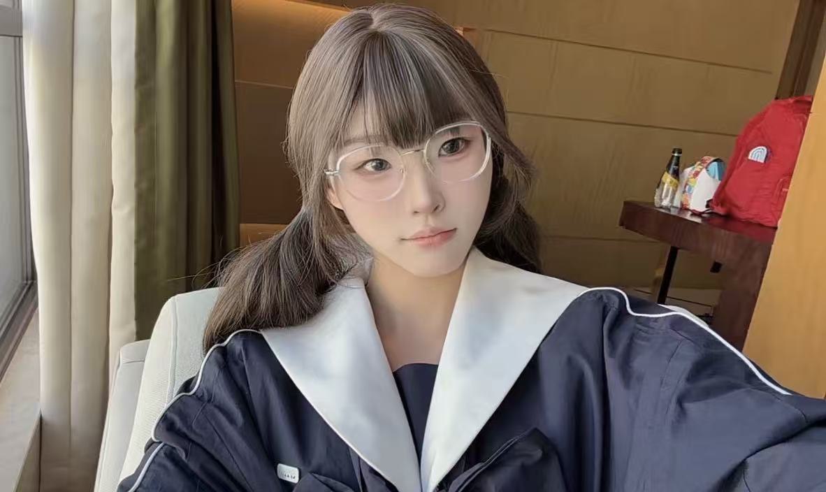 河南 南阳 18岁 160cm 98 B杯 学生 屁股翘,反差会叫,耐操 抽烟纹身:无 SM:是 无套:否 口交:可 过夜:可 同居:可 可飞:可 武汉或者河南 可港澳 价格:5 特点:屁股翘,反差会叫,耐操
