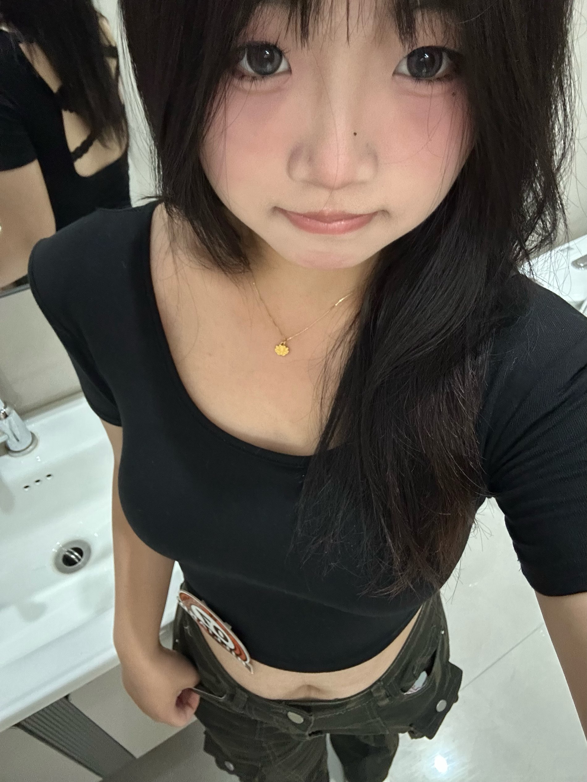 山西 临汾 20岁 165cm 115 B杯 助教 没有 抽烟纹身:无 无套:偶尔 口交:可 过夜:可 同居:否 可飞:能 价格:15 特点:没有