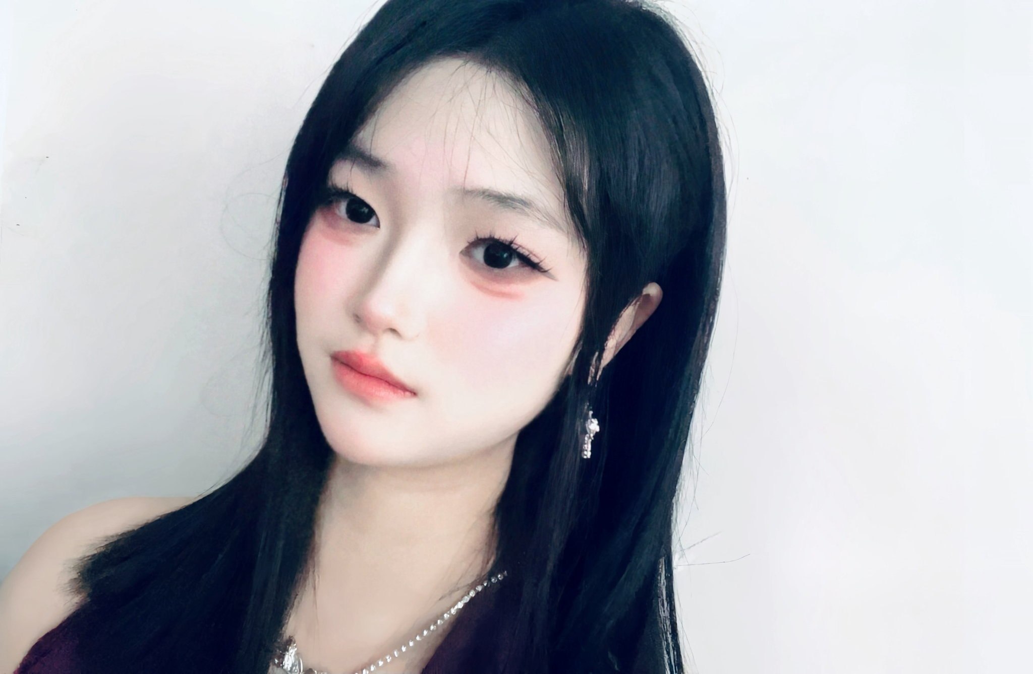 湖南 常德 18岁 167cm 108 B杯 团播 自信甜美 抽烟纹身:有 SM:否 无套:否 口交:可 过夜:可 同居:可 可飞:可以 希望男方来找我 价格:5 特点:自信甜美