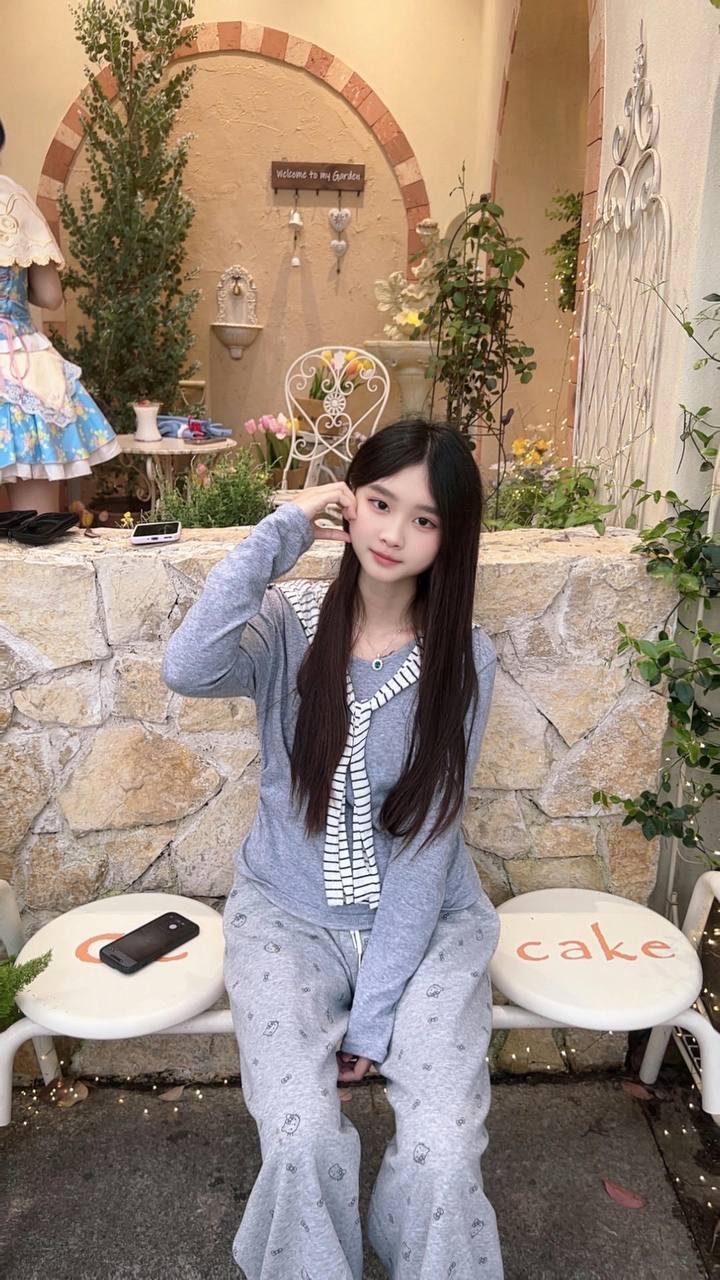 江西 南昌 18岁 162cm 86 B杯 女生 给大哥提供情绪价值 抽烟纹身:无 SM:否 无套:可 口交:否 过夜:可 同居:否 可飞:可 价格:13 特点:给大哥提供情绪价值
