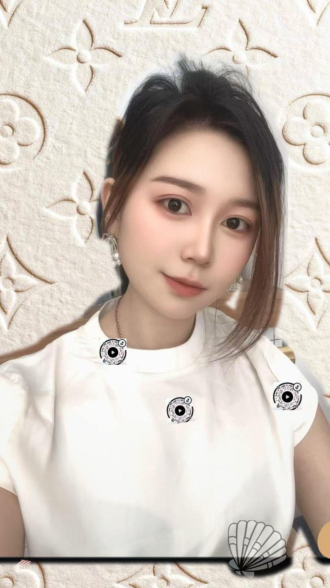云南 西双版纳 29岁 170cm 112 自由 气质佳 抽烟纹身:无 SM:否 无套:可 口交:可 过夜:可 同居:可 可飞:可 价格:3 特点:气质佳