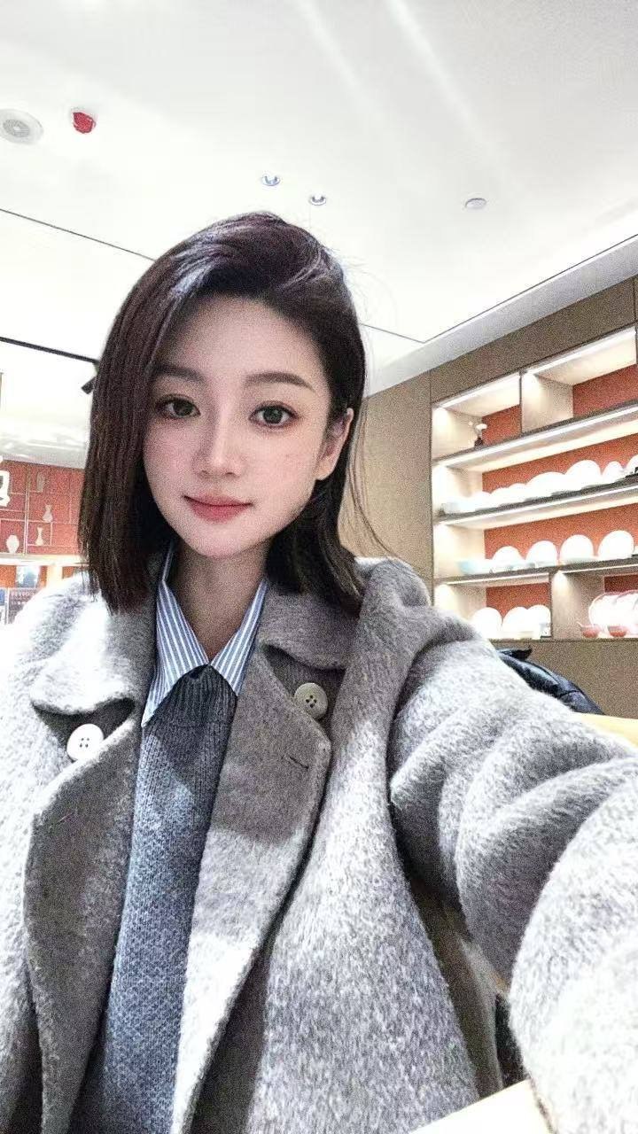 广东 深圳 31岁 160cm 92 B杯 带货主播 性格还不错 抽烟纹身:无 SM:否 无套:否 口交:可 过夜:可 同居:否 可飞:否 价格:15 特点:性格还不错