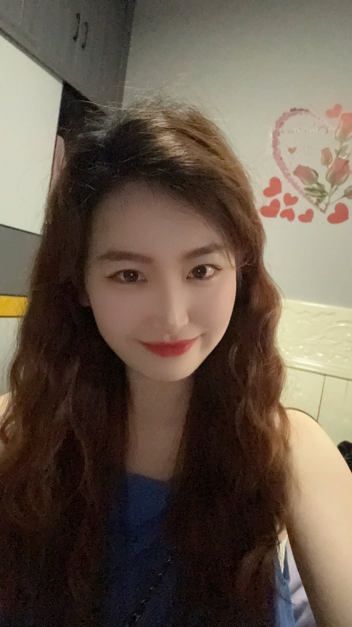 四川 成都 23岁 158cm 103 C杯 无 人美声甜,声音好听,长得好看。会哄人,情商高,然后会说话。会给你很好的情绪价值。笑容很甜,眼睛很美 抽烟纹身:无 SM:是 无套:否 口交:可 过夜:可 同居:否 可飞:可 价格:6-12 特点:人美声甜,声音好听,长得好看。会哄人,情商高,然后会说话。会给你很好的情绪价值。笑容很甜,眼睛很美