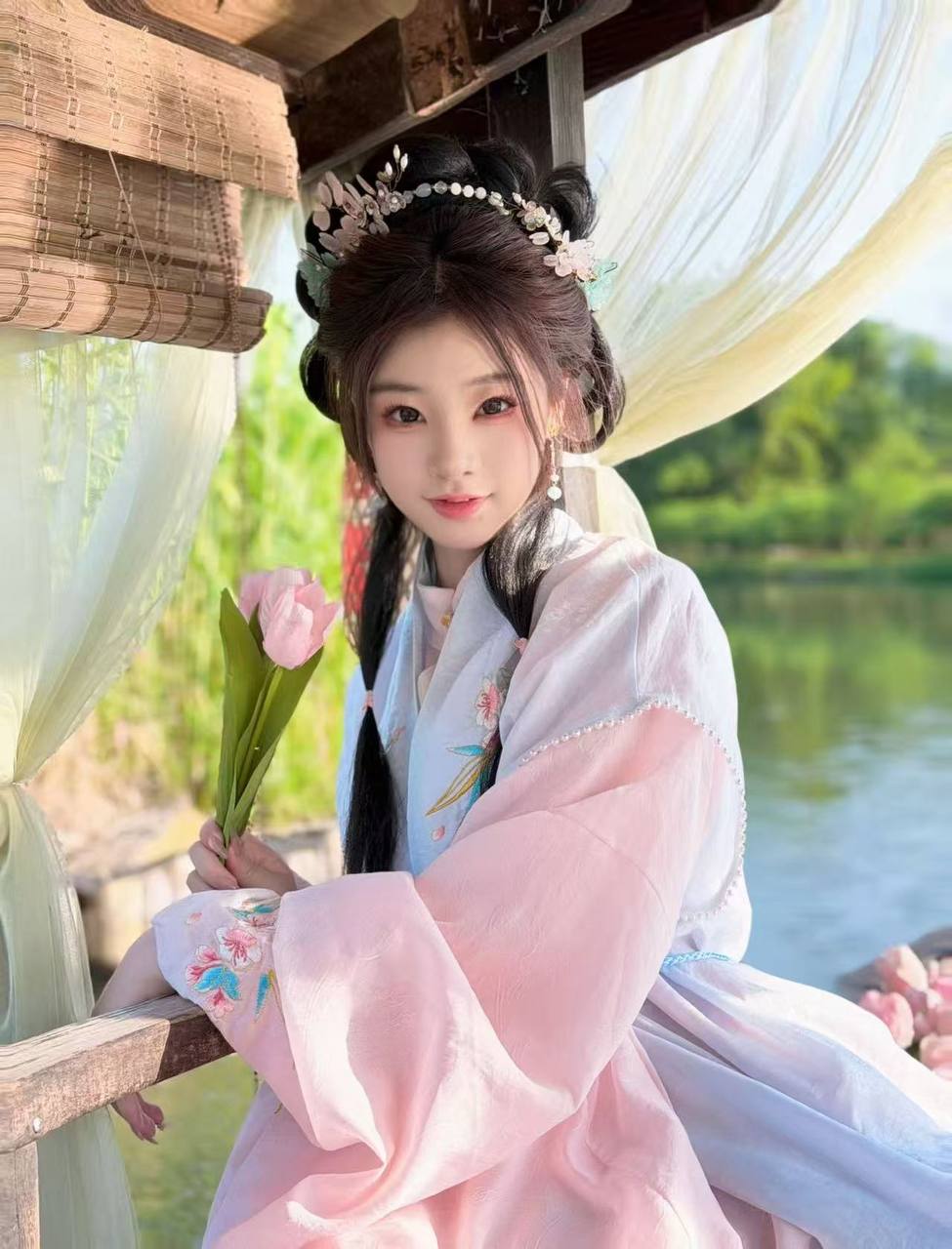 浙江 绍兴 21岁 172cm 95 B杯 毕业在家 高挑身材 懂事听话 床上主动 会配合 爱笑 提供情绪价值 抽烟纹身:无 SM:否 无套:否 口交:可 过夜:可 同居:可 可飞:可 江浙沪 港澳 价格:20 特点:高挑身材 懂事听话 床上主动 会配合 爱笑 提供情绪价值