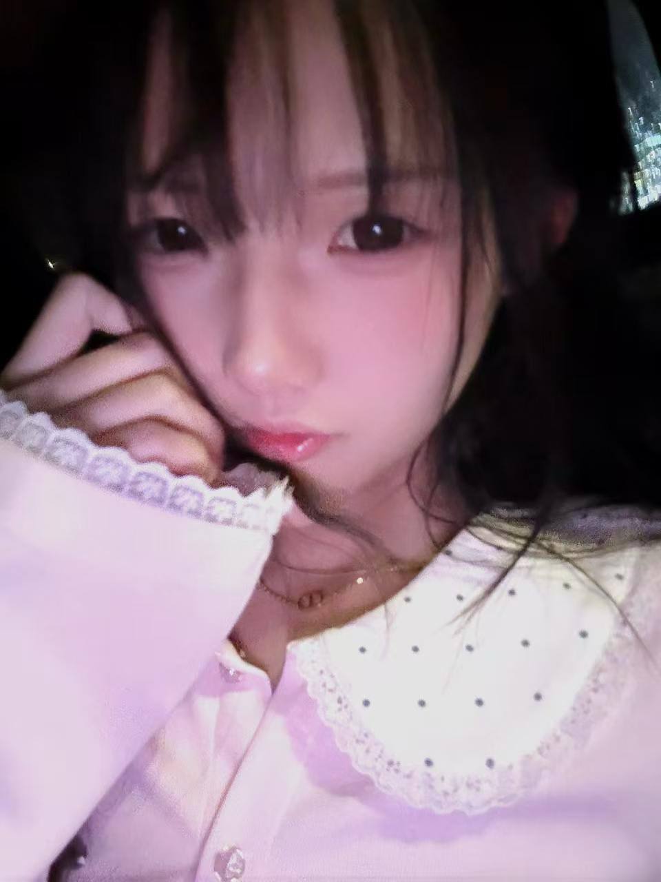 广东 深圳 18岁 154cm 75 B杯 女生 性格比较活泼 比较粘人 抽烟纹身:有纹身 SM:可 无套:可 口交:可 过夜:可 同居:可 可飞:否 价格:25 特点:性格比较活泼 比较粘人