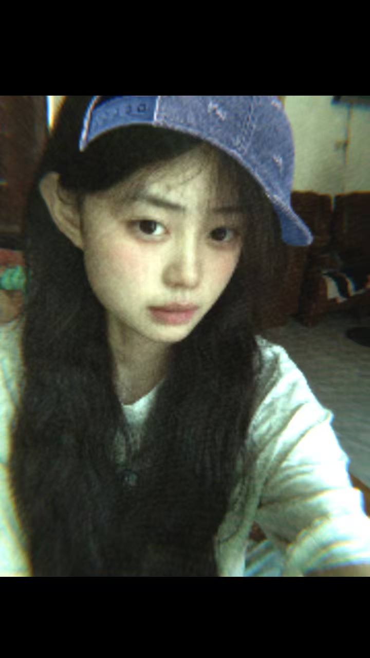 陕西 安康 18岁 165cm 98 C杯 学生 年龄小刚满17周,长的好看,处女,可接受医院检查 抽烟纹身:无 SM:是 无套:否 口交:可 过夜:否 同居:否 可飞:否 价格:2 特点:年龄小刚满17周,长的好看,处女,可接受医院检查