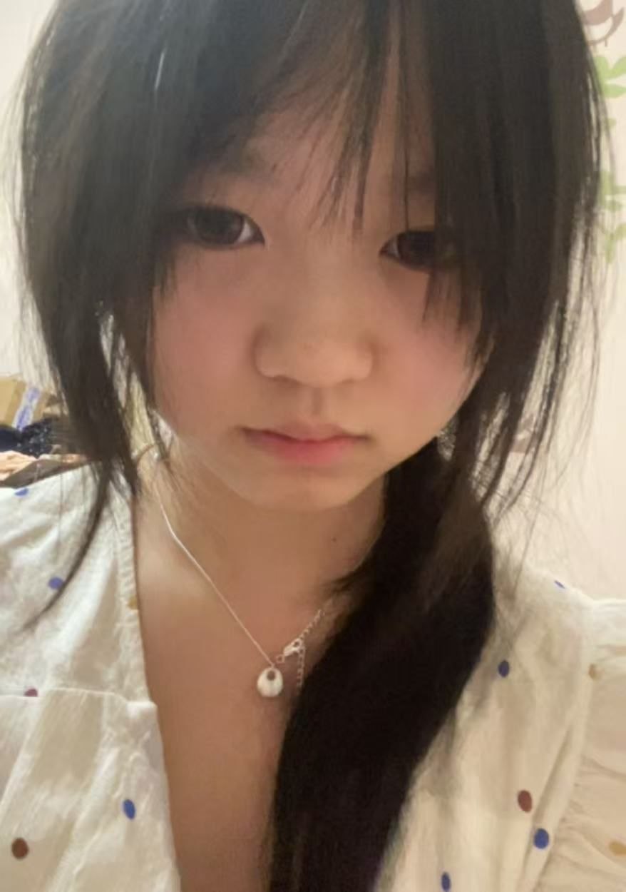 湖南 邵阳 18岁 164cm 100 A杯 学生 第一次找 抽烟纹身:无 SM:是 无套:否 口交:可 过夜:否 同居:否 可飞:否(省内可以移动但是当天要回家) 价格:2 / 4 特点:第一次找