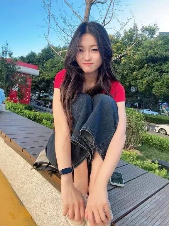 广东 深圳 龙岗 24岁 167cm 97 B杯 工作 会口听话配合 抽烟纹身:无 SM:否 无套:可 口交:可 过夜:可 同居:否 可飞:可 价格:10 特点:会口听话配合