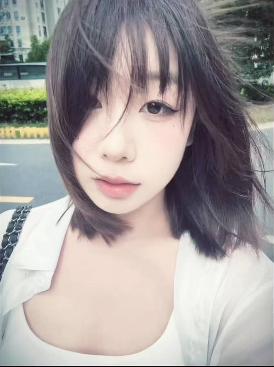浙江 杭州 18岁 157cm 111 C杯 无业 乖巧听话性欲强胸大会喷 抽烟纹身:无 SM:否 无套:可 口交:可 过夜:可 同居:否 可飞:可 价格:4 特点:乖巧听话性欲强胸大会喷