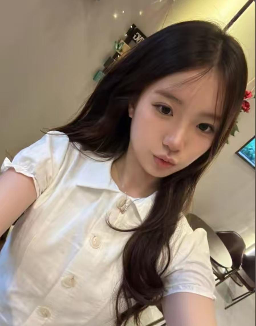 浙江 金华 18岁 163cm 43 B杯 女生 听话 给哥哥提供情绪价值 抽烟纹身:无 SM:否 无套:可 口交:否 过夜:可 同居:否 可飞:可 价格:13 特点:听话 给哥哥提供情绪价值