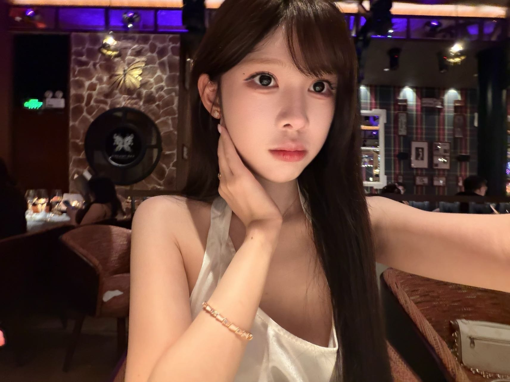 广东 深圳 22岁 165cm 43 C杯 甜御 性格好 开朗 温柔 身材好听话 配合度高 抽烟纹身:有一点 SM:否 无套:否 口交:可 过夜:可 同居:可 可飞:可 价格:20 特点:甜御 性格好 开朗 温柔 身材好听话 配合度高
