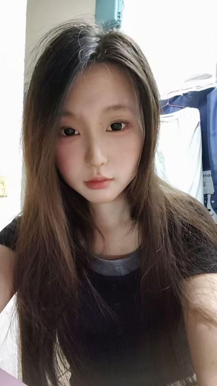 陕西 西安 18岁 159cm 88 B杯 学生 颜值身材不错,第一次接触,听话懂事,服从性高,接受能力强,b很紧,水多,容易高潮,会吸会夹,前凸后翘,很清纯,求哥哥带走 抽烟纹身:无 SM:可 无套:可 口交:可 过夜:可 同居:可 可飞:可 价格:3 特点:颜值身材不错,第一次接触,听话懂事,服从性高,接受能力强,b很紧,水多,容易高潮,会吸会夹,前凸后翘,很清纯,求哥哥带走