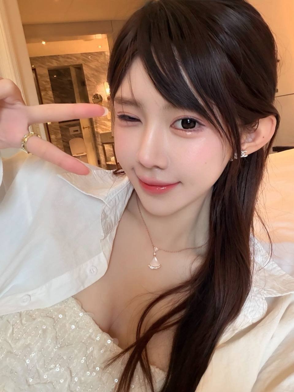 广东 深圳 23岁 165cm 82 C杯 学生 甜御 性格好,开朗,温柔温婉 淡颜系 身材好 听话 抽烟纹身:无 SM:轻微 无套:可 口交:可 过夜:可 同居:可 可飞:可 安全国家 价格:20 特点:甜御 性格好,开朗,温柔温婉 淡颜系 身材好 听话