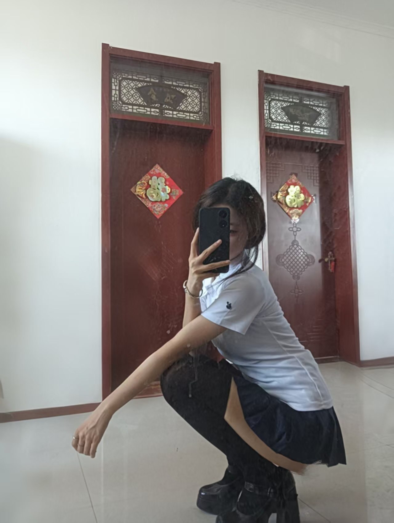 陕西 西安 18岁 160cm 80 A杯 学生 会唱歌跳舞 性格好 抽烟纹身:无 SM:否 无套:否 口交:可 过夜:可 同居:否 可飞:否 价格:10 特点:会唱歌跳舞 性格好