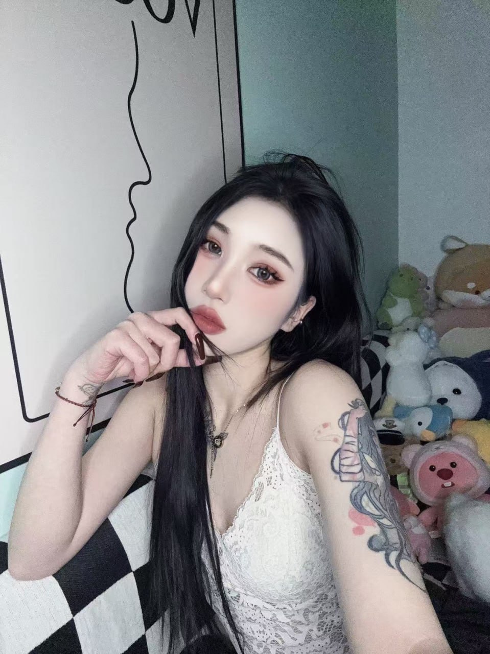 江苏 南通 20岁 168cm 52 B杯 无业 活好事少不公主病 抽烟纹身:有纹身 SM:可 无套:可 口交:可 过夜:可 同居:否 可飞:可 价格:9 特点:活好事少不公主病