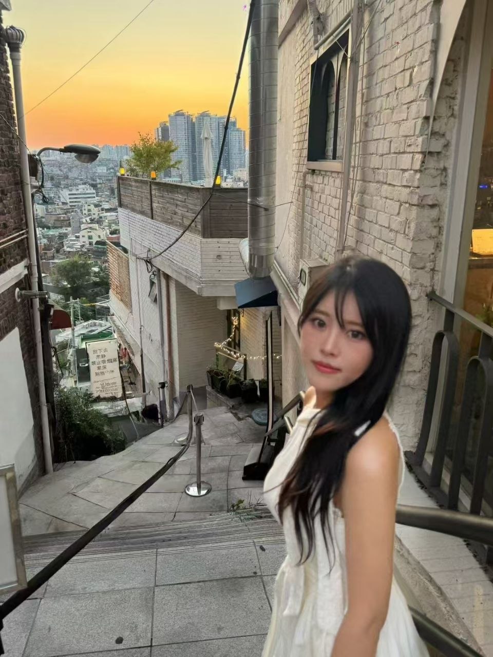 云南 保山 24岁 165cm 90 C杯 工作 抽烟纹身:无 SM:否 无套:否 口交:否 过夜:可 同居:否 可飞:可 价格:60
