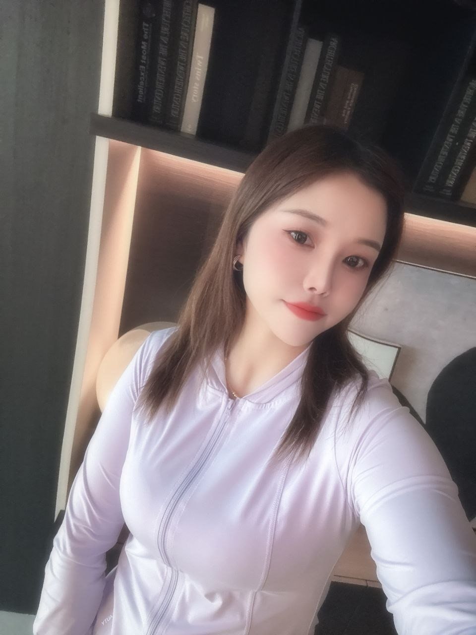 甘肃 庆阳 29岁 162cm 110 B杯 新媒体运营 视现场情况 抽烟纹身:无 SM:是 无套:否 口交:可 过夜:可 同居:可 可飞:可 价格:20 特点:视现场情况