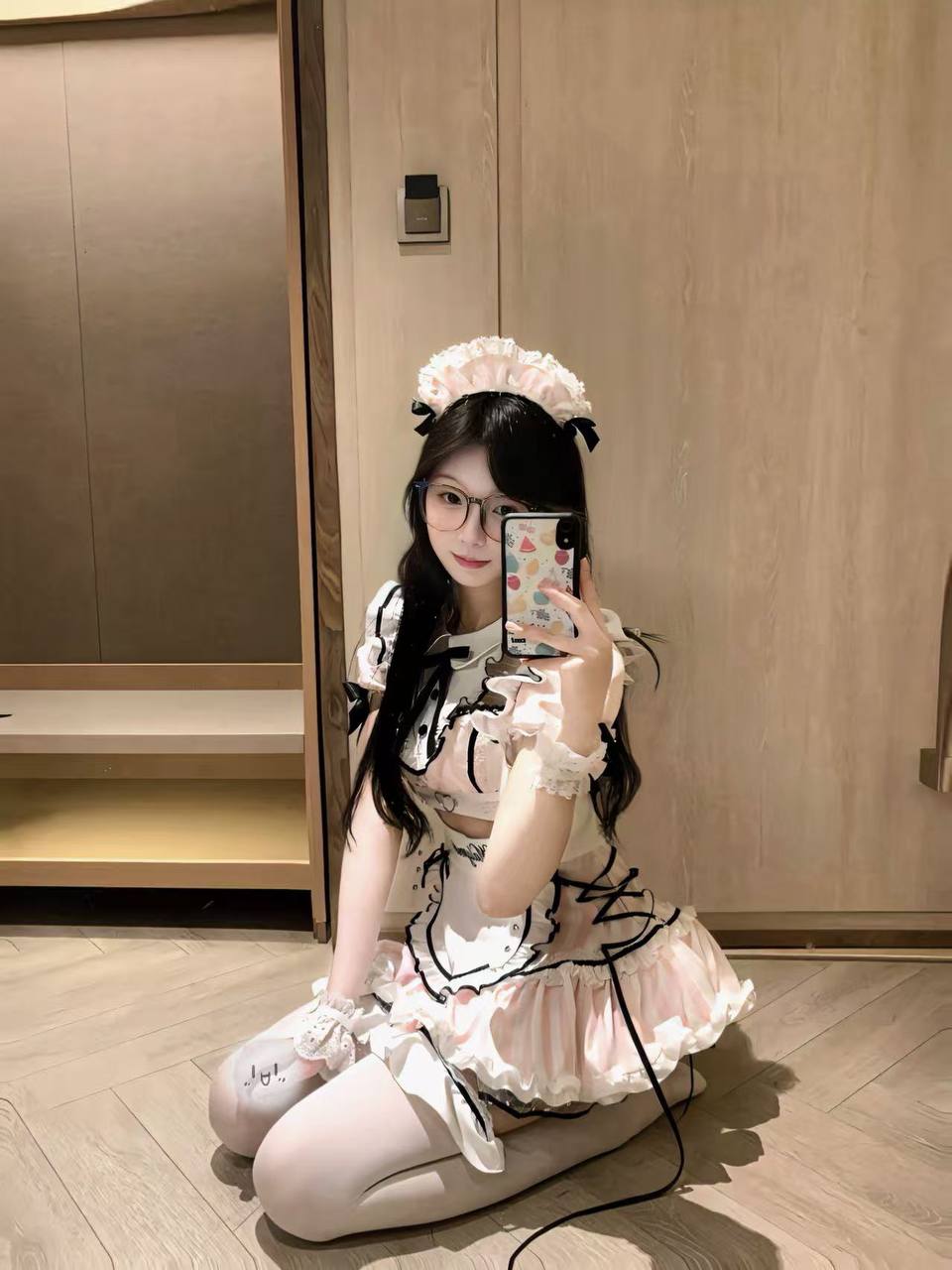 浙江 杭州 18岁 168cm 110 D杯 学生 打了舌钉 SM:是 无套:否 口交:否 过夜:可 同居:看情况 可飞:可 价格:6 特点:打了舌钉