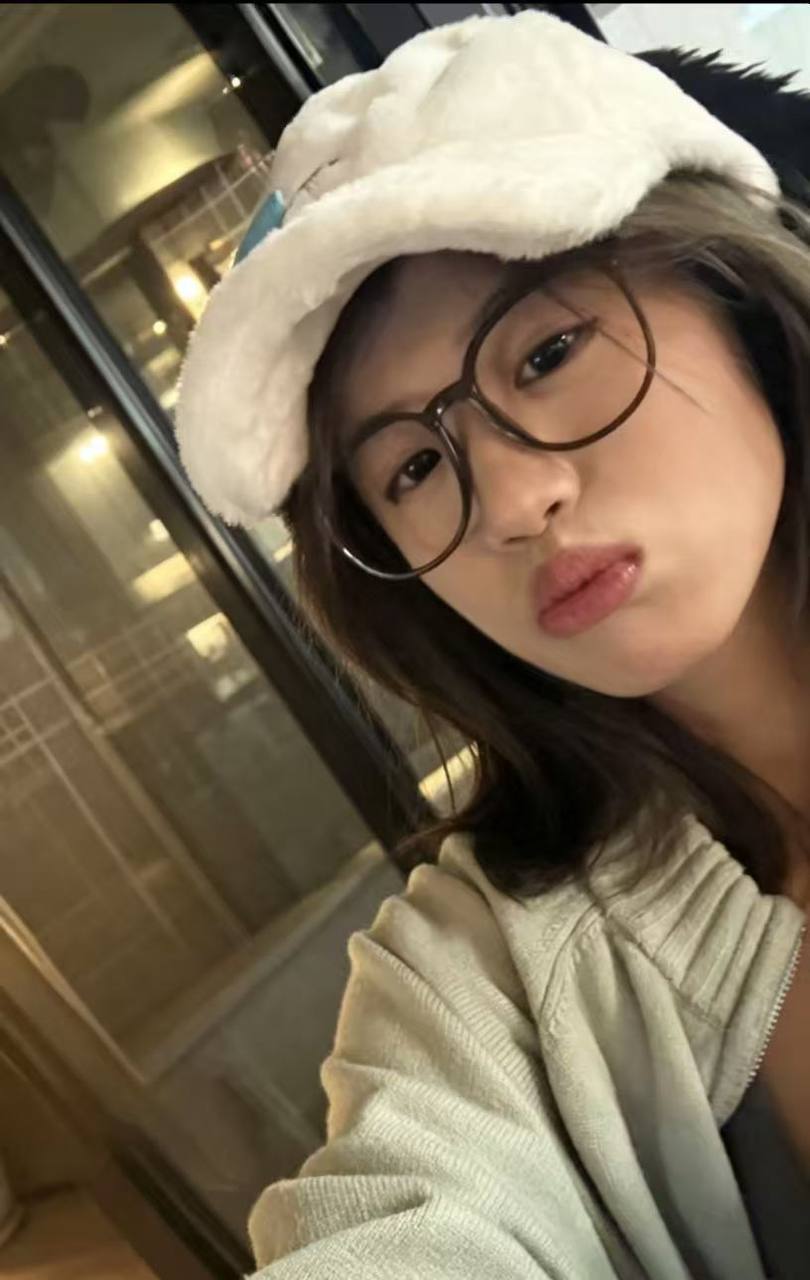江苏 泰州 18岁 158cm 98 B杯 学生 年龄小,听话,可接受轻中度sm 抽烟纹身:无纹身 烟可抽可不抽 SM:是 无套:可 口交:可 过夜:可 同居:否 可飞:可 泰州周边城市 9月开学前可外省 价格:15 特点:年龄小,听话,可接受轻中度sm