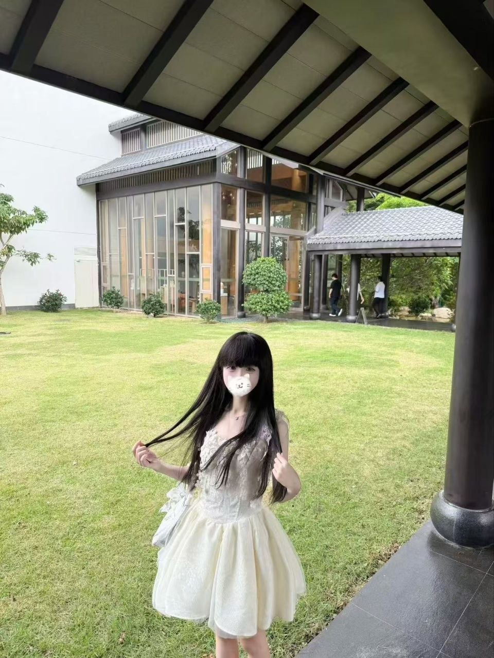 广东 湛江 18岁 157cm 86 B杯 学生 小萝莉乖巧听话,又懂事满足情绪价值,需要金主多调教 抽烟纹身:无 SM:否 无套:否 口交:可 过夜:可 同居:可 可飞:可 找本地或者来找我 只能周末要读书 价格:4 特点:小萝莉乖巧听话,又懂事满足情绪价值,需要金主多调教