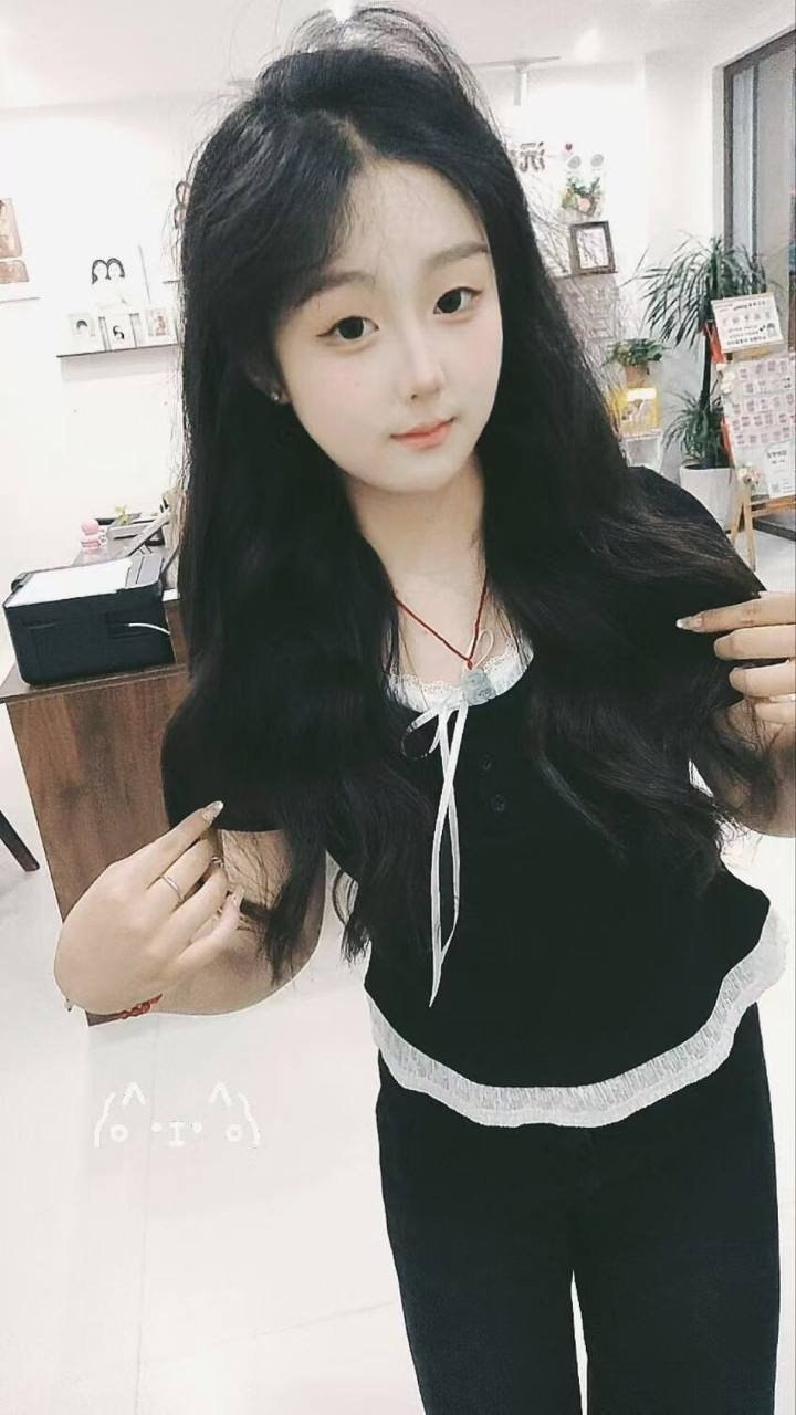 安徽 阜阳 18岁 168cm 110 C杯 美业 听话 抽烟纹身:有抽烟无纹身 SM:是 无套:否 口交:可 过夜:可 同居:否 可飞:否 价格:4 特点:听话