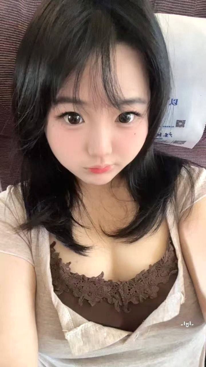江西 南昌 20岁 162cm 110 C杯 工作 开朗乐观 可爱爱卖萌 抽烟纹身:无 SM:否 无套:可 口交:可 过夜:可 同居:可 可飞:可 价格:7 特点:开朗乐观 可爱爱卖萌