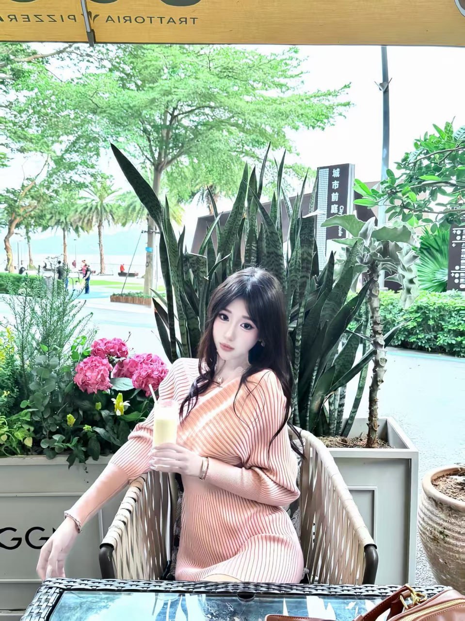 广东 深圳 18岁 168cm 96 C杯 学生 高端谈吐 超会提供情绪价值 声音好听 外向 e 人开朗小太阳 超强执行力 性格很好 很乖很听话 温柔平静 胸很饱满很挺 比例好 三点粉 身材超好 主动会玩 配合度高 游泳 瑜伽 腿长屁股翘 抽烟纹身:无 SM:是 无套:否 口交:可 过夜:可 同居:否 可飞:可 价格:25 特点:高端谈吐 超会提供情绪价值 声音好听 外向 e 人开朗小太阳 超强执行力 性格很好 很乖很听话 温柔平静 胸很饱满很挺 比例好 三点粉 身材超好 主动会玩 配合度高 游泳 瑜伽 腿长屁股翘