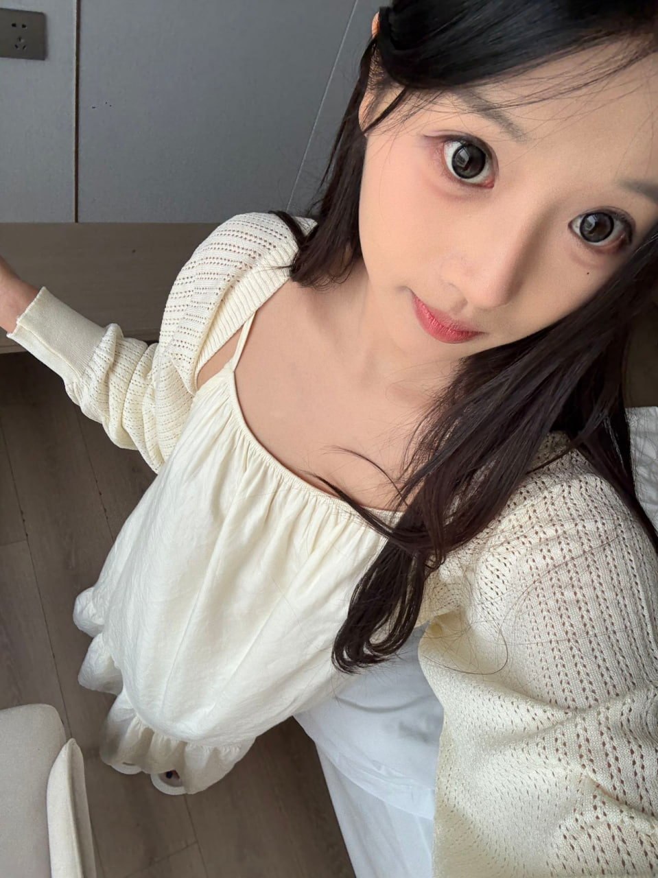 广东 深圳 20岁 162cm 96 C杯 学生 大二美术生 可纯可欲 喜欢旅游 运动健身 情绪稳定 事少好相处 无纹身全程配合满分 抽烟纹身:无 无套:可 口交:否 过夜:可 可飞:可 价格:27 特点:大二美术生 可纯可欲 喜欢旅游 运动健身 情绪稳定 事少好相处 无纹身全程配合满分