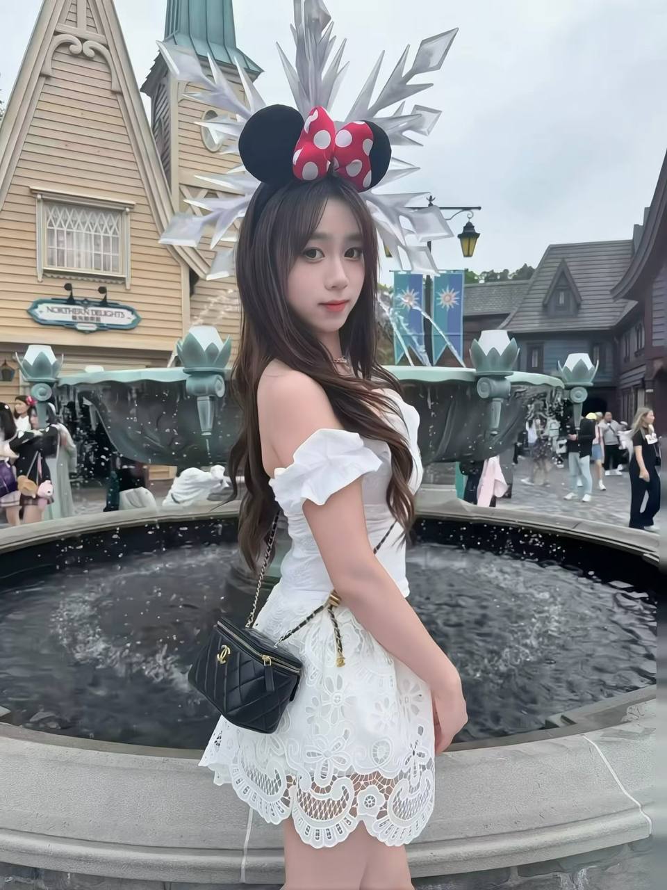 江苏 苏州 21岁 170cm 102 B杯 学生 可调教,有反差感,可盐可甜 抽烟纹身:无 SM:否 无套:可 口交:可 过夜:可 同居:可 可飞:可 价格:15 特点:可调教,有反差感,可盐可甜