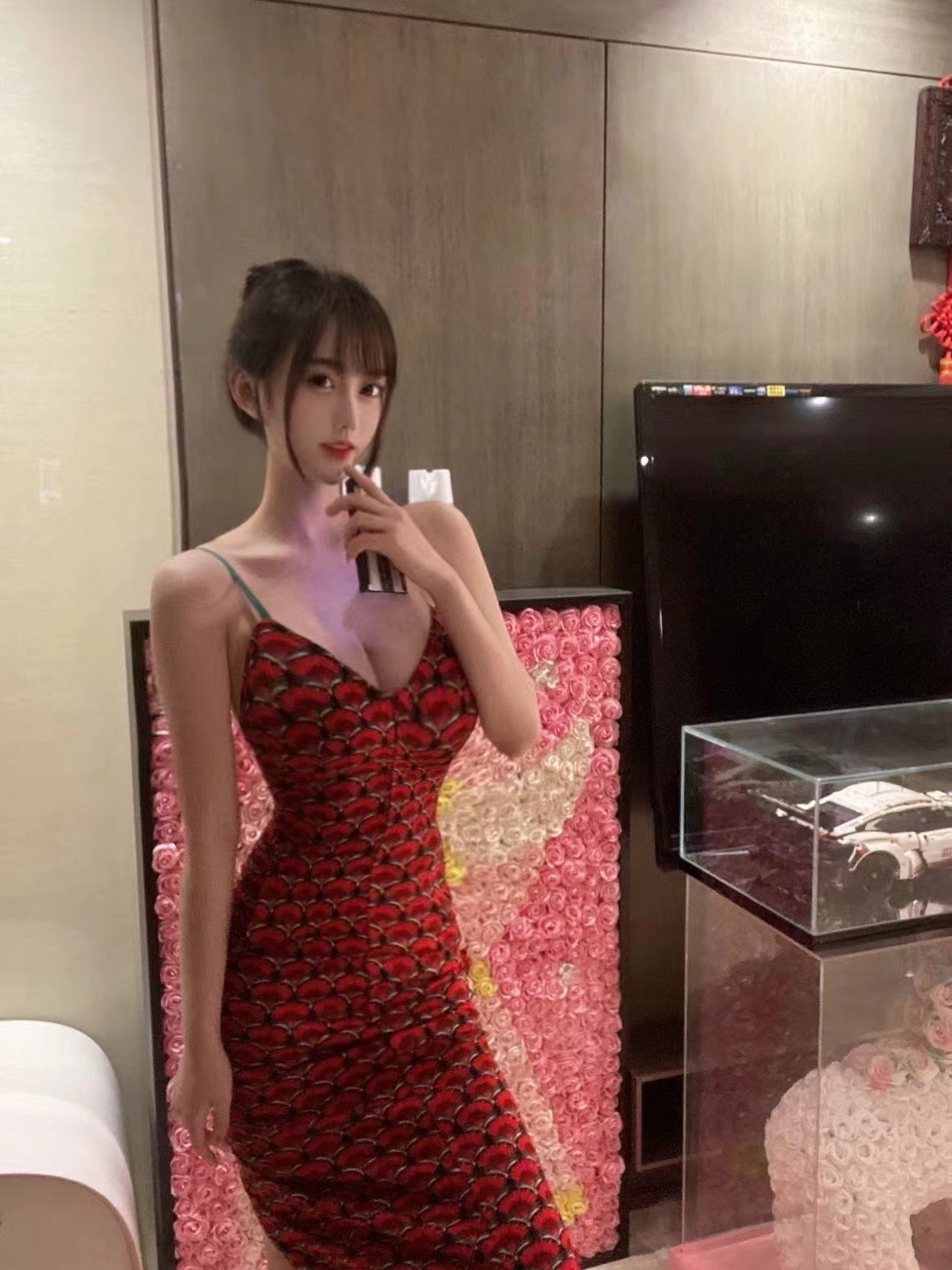 日本 东京 23岁 175cm 50 E杯 学生 皮肤白,胸大腰细,性格好,会英式马术,瑜伽和国际舞 抽烟纹身:无 SM:否 无套:可 口交:可 过夜:可 同居:否 可飞:可 价格:70 特点:皮肤白,胸大腰细,性格好,会英式马术,瑜伽和国际舞
