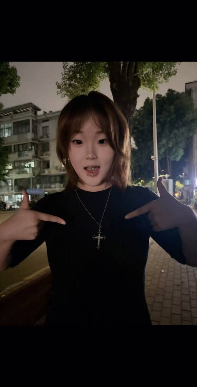江苏 徐州 19岁 164cm 125 C杯 学生 抽烟纹身:无 无套:可 口交:可 过夜:可 同居:可 可飞:可以 价格:4