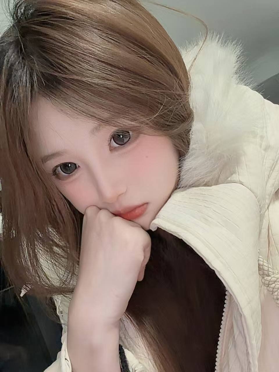 河南 郑州 19岁 161cm 99 B杯 学生 顶级brat反差美女,可盐可甜,情绪价值拉满,粘人不粘牙,声音甜美,听话,各种话题都能聊看的书很多 抽烟纹身:无纹身可抽可不抽 SM:轻微 无套:否 口交:可 过夜:可 同居:否 可飞:可 可出国 价格:10-20 特点:顶级brat反差美女,可盐可甜,情绪价值拉满,粘人不粘牙,声音甜美,听话,各种话题都能聊看的书很多
