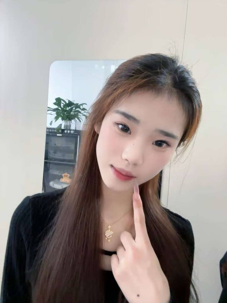 广西 南宁 20岁 160cm 80 B杯 职员 情绪稳定,温柔,很乖,可做心理疏导,倾诉等,长相中等偏上,不接广西 抽烟纹身:无 SM:否 无套:可 口交:可 过夜:可 同居:可 可飞:可 价格:8 特点:情绪稳定,温柔,很乖,可做心理疏导,倾诉等,长相中等偏上,不接广西